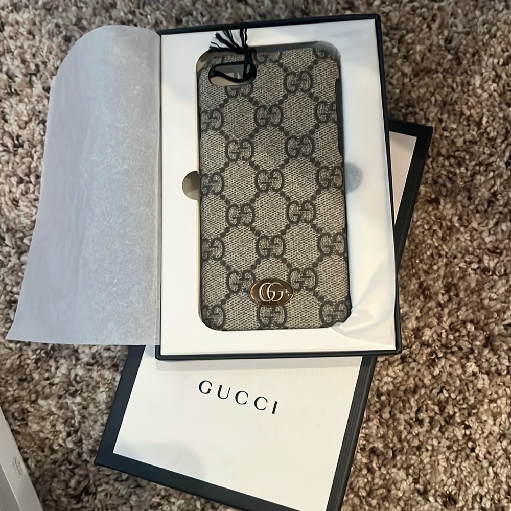 GUCCI SUPREME OPHIDIA IPHONE 8 CASE-New in Box. Stunning Case.Excelle…